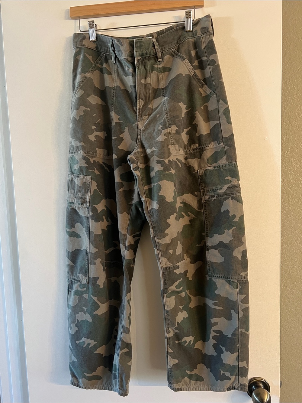 Citizens of humanity marcelle low-slung easy camo cargo pants sz 29
